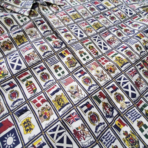 VTG Tommy Hilfiger All Over Flag Pattern Short Sleeved Button Down Shirt Sz M - Picture 2 of 7